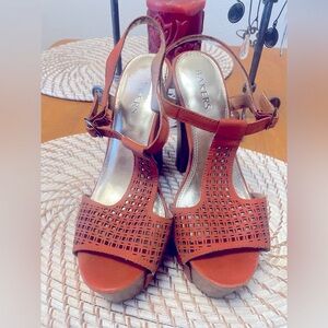 Baker’s Retro Platform Wood Sandal